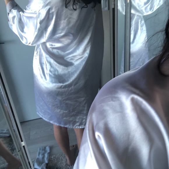 Silk w rosebud trim in sheer fabric and soft satin - Picture 4 of 6